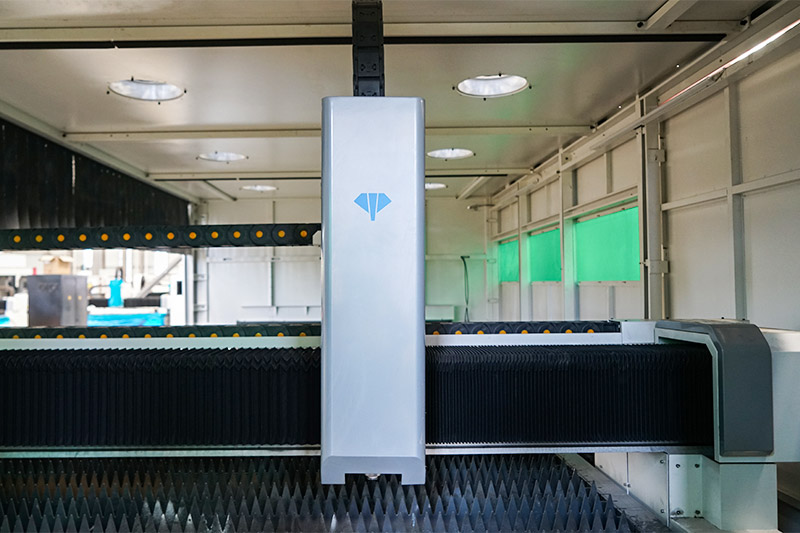 2024 New Design Automatic Loading and Unloading Integrated Half Enclosure Sheet and Tube Fiber Laser Cutting Machine