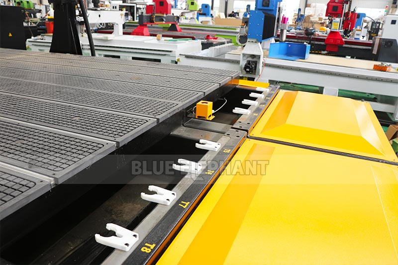 Linear tool changer