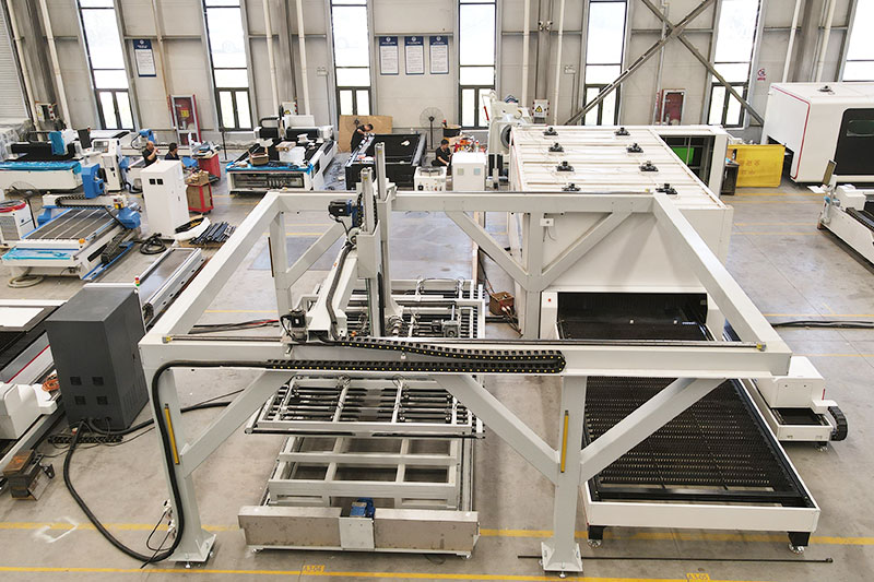2024 New Design Automatic Loading and Unloading Integrated Half Enclosure Sheet and Tube Fiber Laser Cutting Machine
