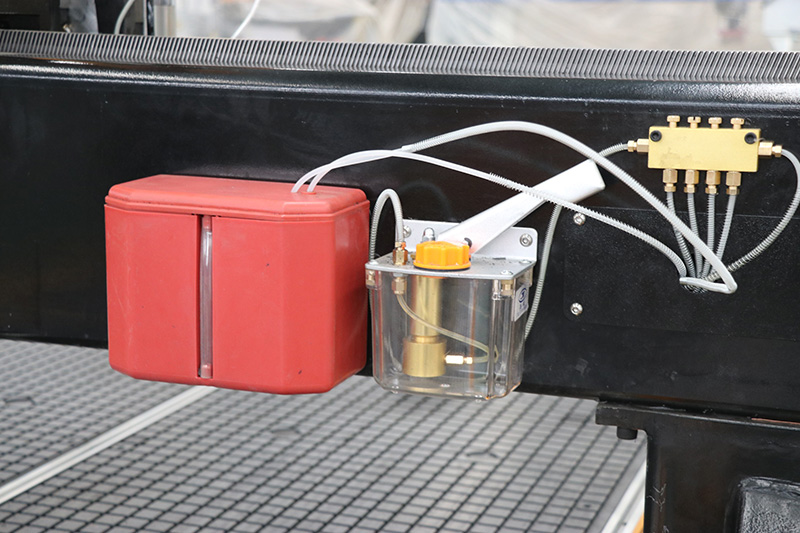 Manual lubrication system